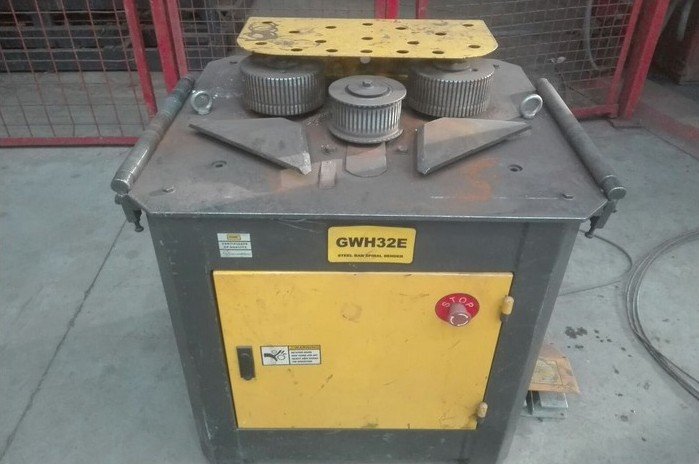 masina semiautomata fasonat forme curbe